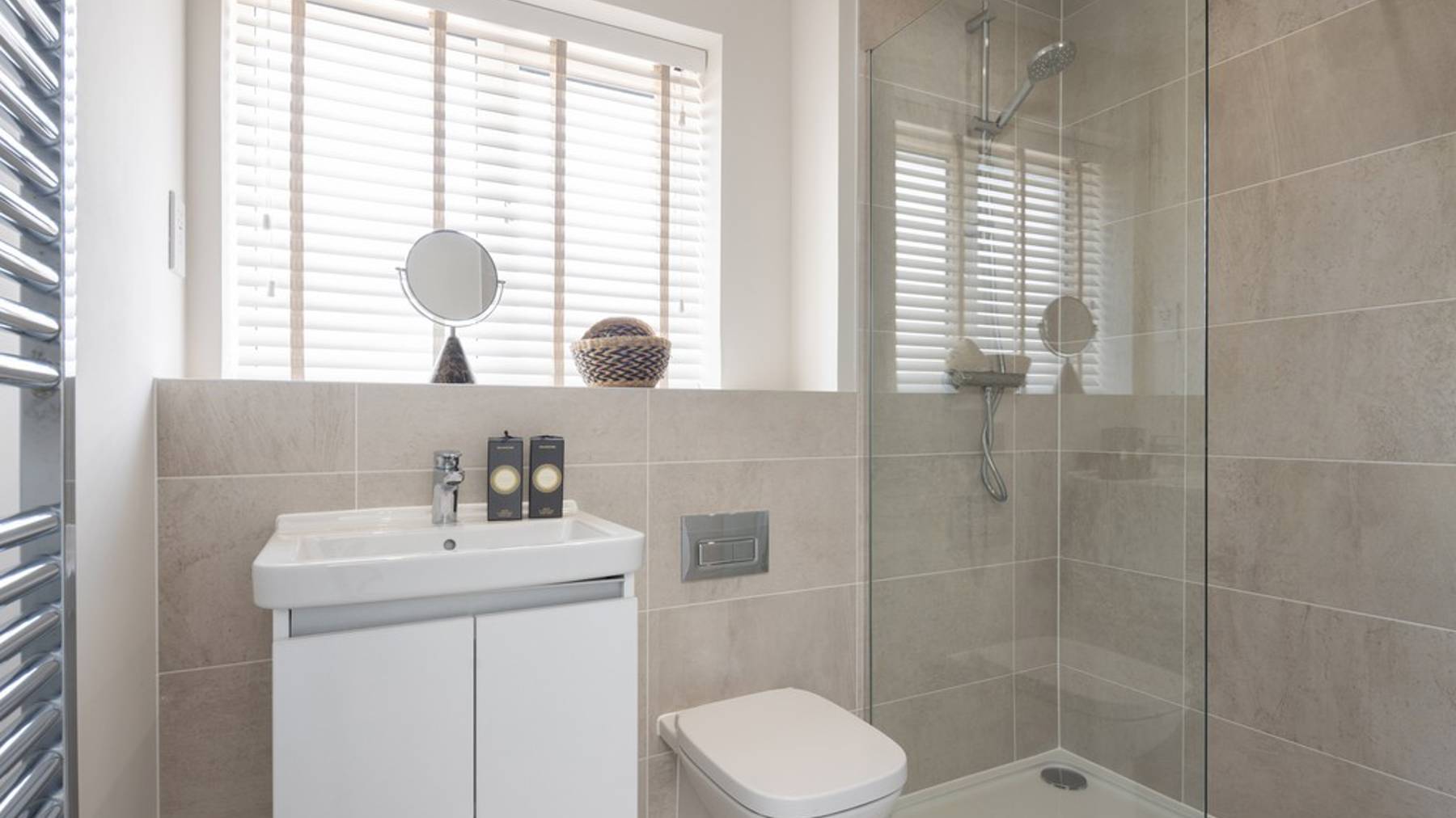 En suite of 4 bedroom house for sale in Crowthorne, Berkshire