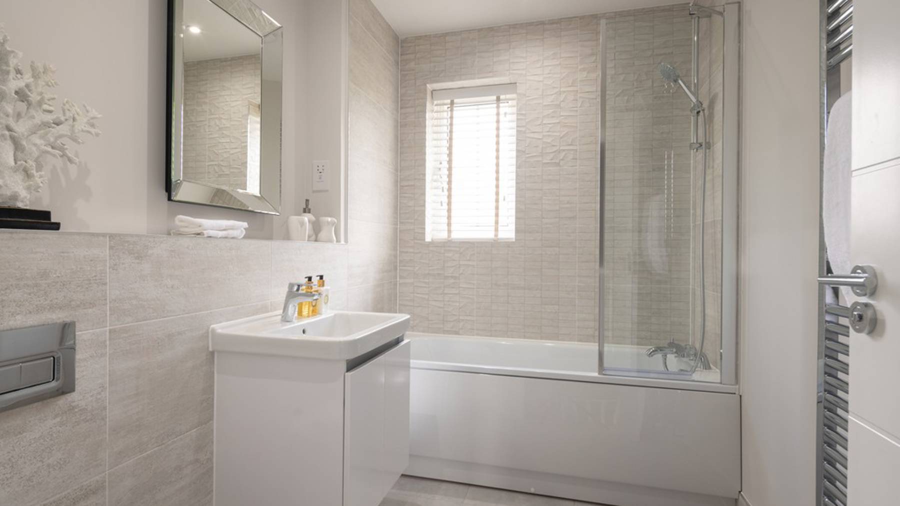 Bathroom of 3 bedroom house for sale in Crowthorne, Berkshire