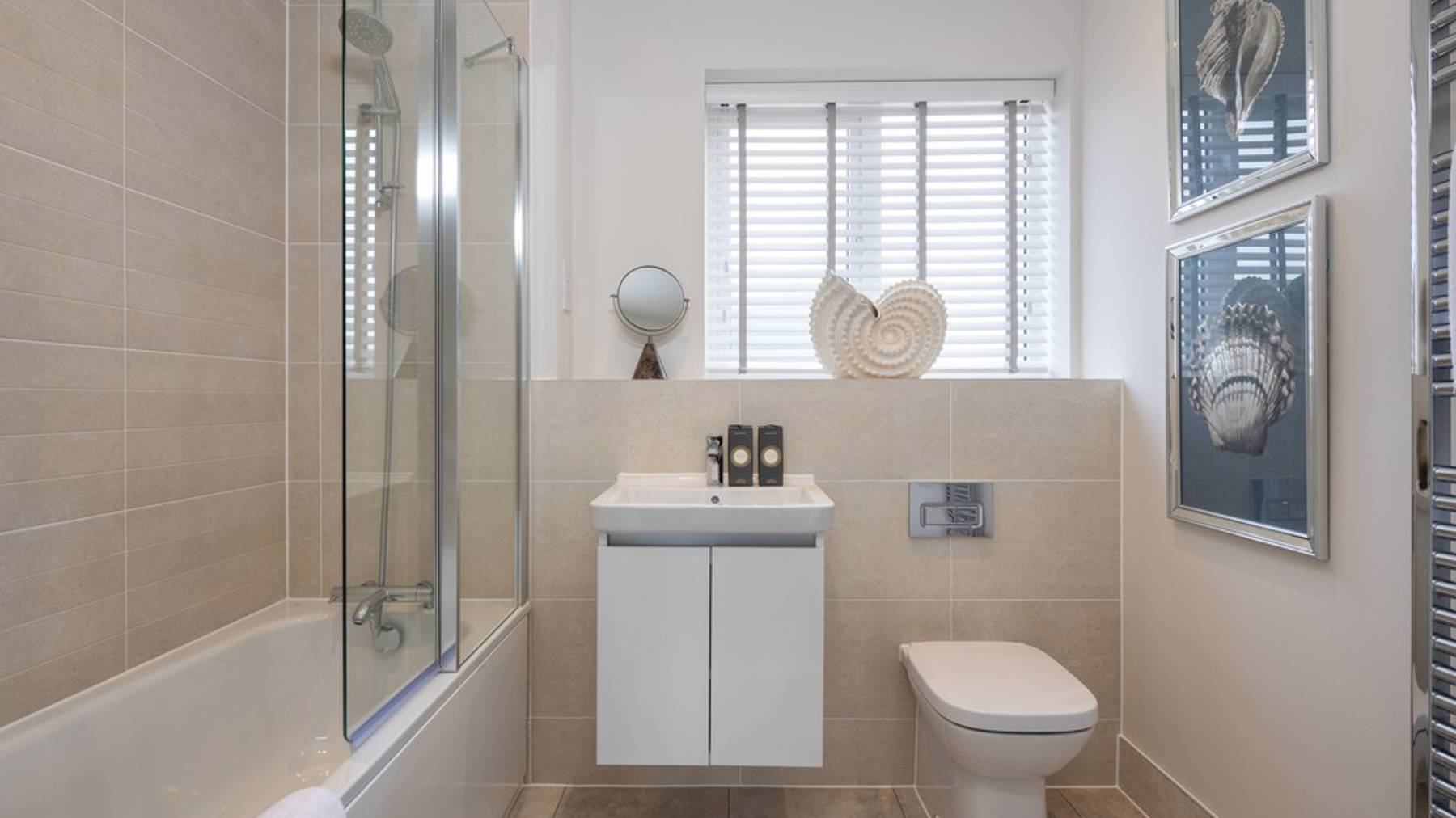 Bathroom of 4 bedroom house for sale in Crowthorne, Berkshire