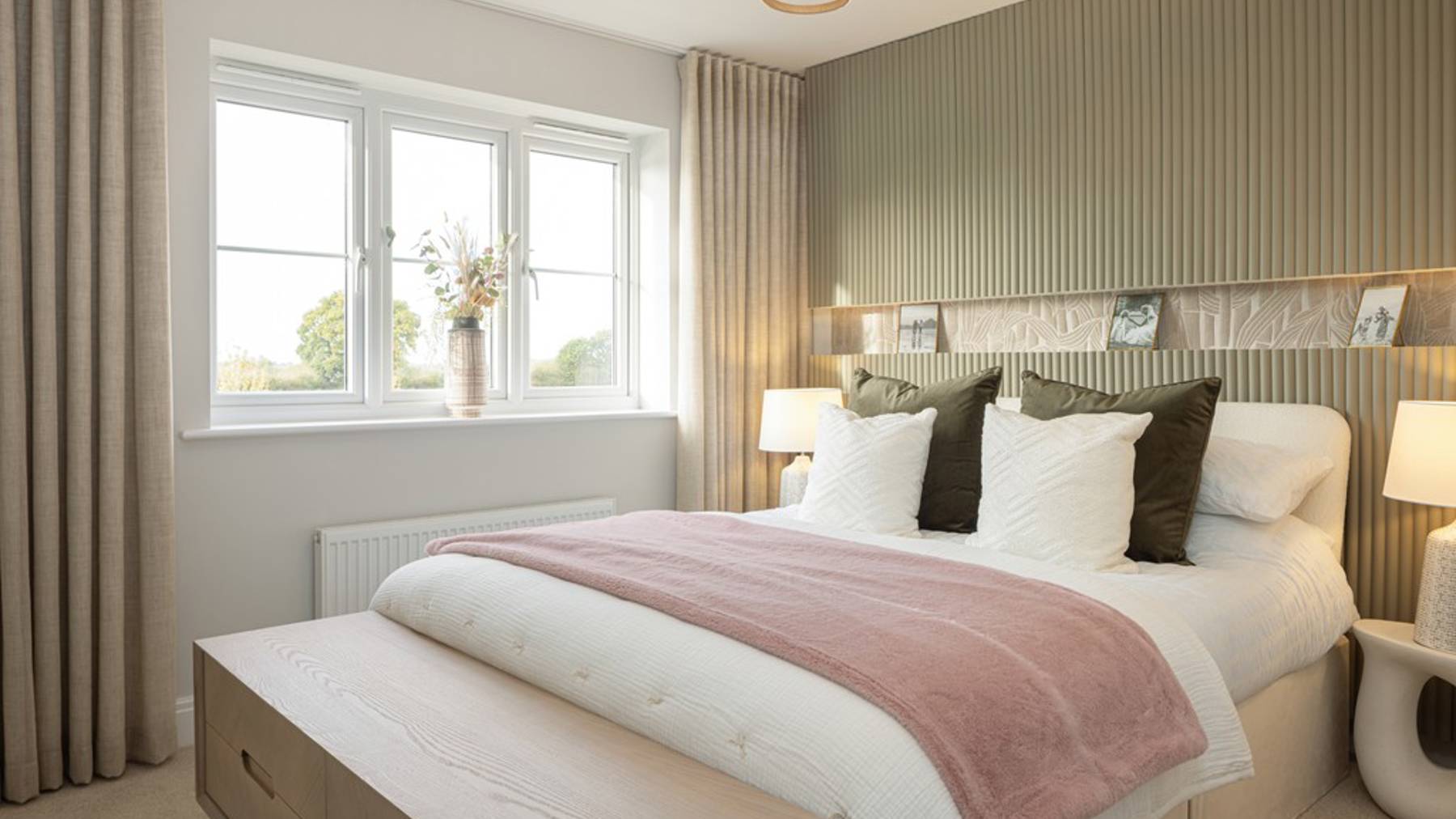 Bedroom of houses for sale in Crowthorne