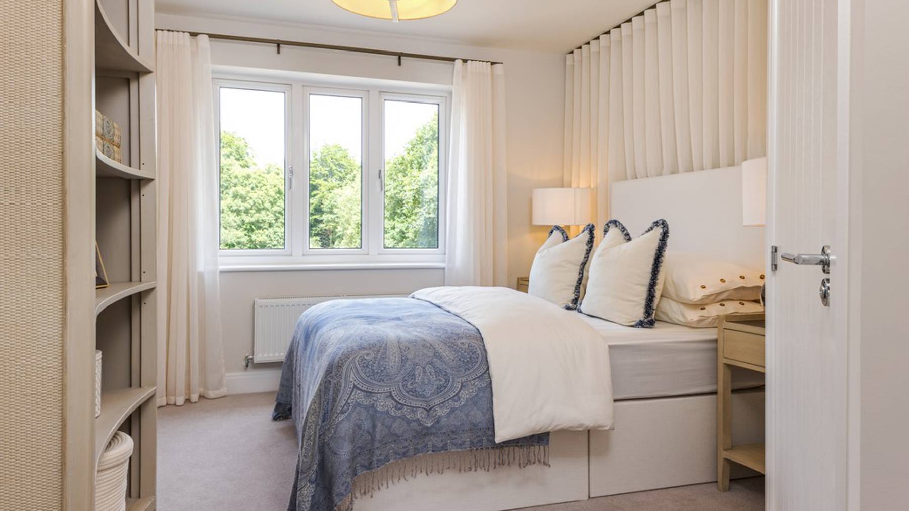 Bedroom of houses for sale in Crowthorne