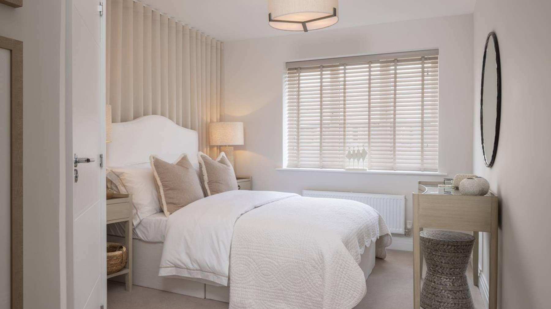 Bedroom of 4 bedroom house for sale in Crowthorne, Berkshire